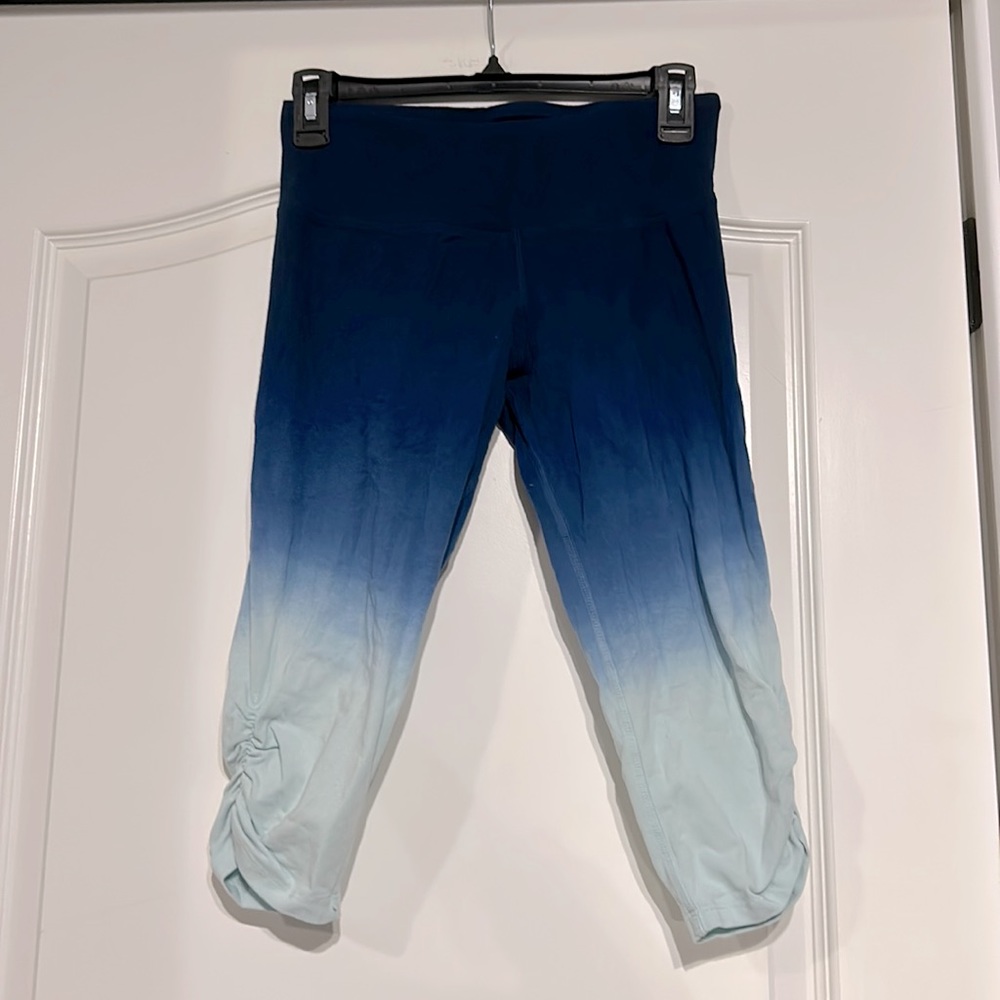 Earth Yoga capri leggings. Size small